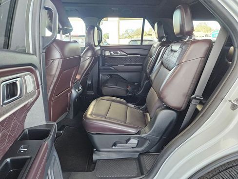 Used 2025 Ford Explorer Platinum w/ LUX Leather Package image 16