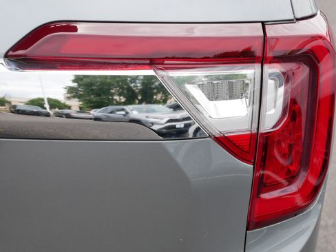 Used 2023 GMC Acadia SLT w/ Preferred Package AWD/4WD image 17