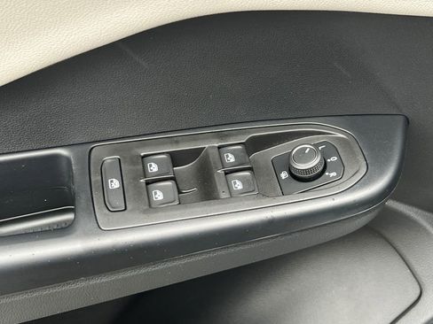 New 2025 Volkswagen Taos S image 15