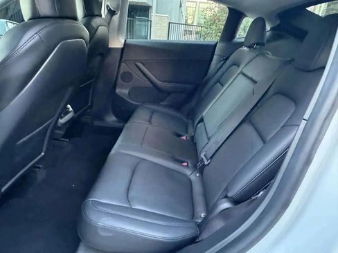 Used 2021 Tesla Model Y Long Range image 12