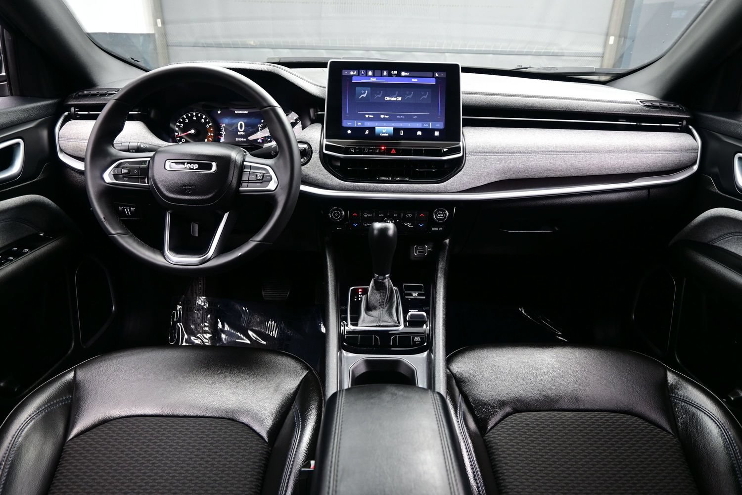 Used 2023 Jeep Compass Latitude w/ Convenience Group AWD/4WD image 19