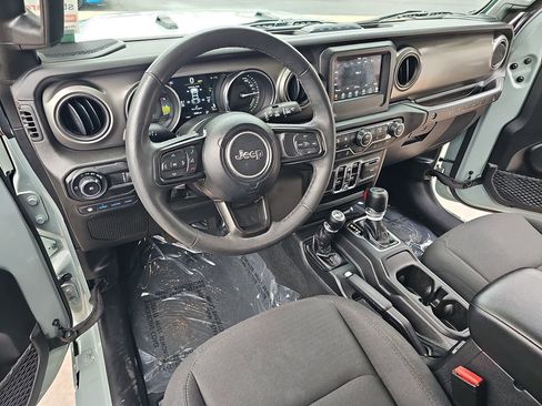 Used 2023 Jeep Wrangler Unlimited w/ Cold Weather Group image 15