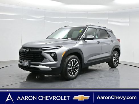 New 2025 Chevrolet TrailBlazer LT w/ Convenience Package FWD image 1