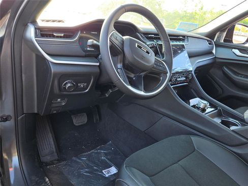 New 2025 Jeep Grand Cherokee Altitude image 25