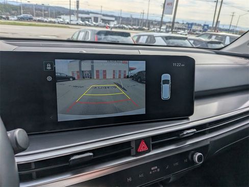 Used 2024 Kia Sorento S image 18