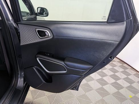 Used 2022 Kia Soul LX image 39