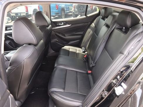 Used 2023 Nissan Maxima SV w/ Floor Mat Group FWD image 9