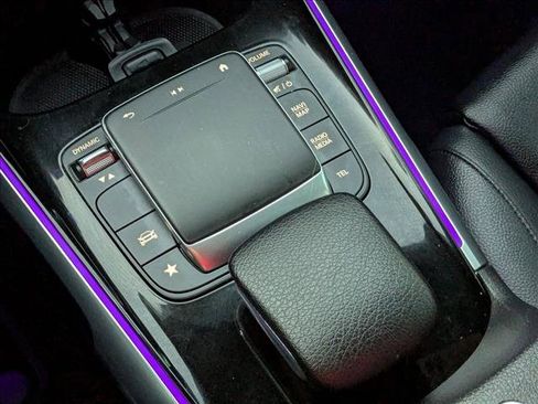 Used 2021 Mercedes-Benz GLB 250 4MATIC image 15