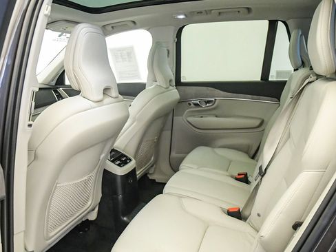 Certified 2024 Volvo XC90 T8 Core AWD/4WD image 19