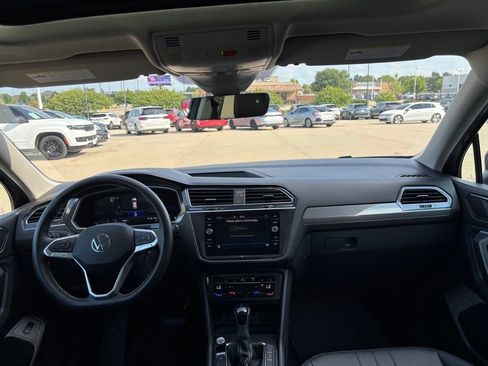 Used 2024 Volkswagen Tiguan SE AWD/4WD image 23