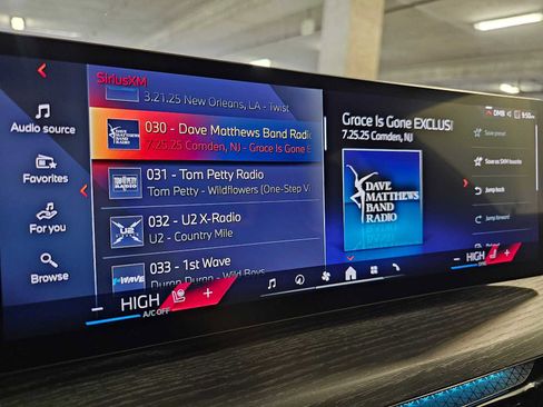 Used 2025 BMW 330i xDrive Sedan w/ M Sport Package image 15