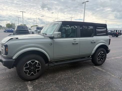 Used 2023 Ford Bronco Outer Banks AWD/4WD image 2