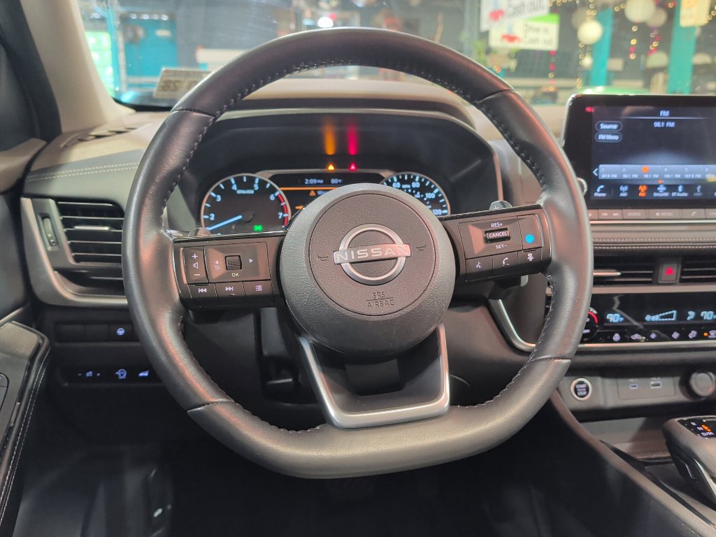 Used 2023 Nissan Rogue SV w/ SV Premium B Package AWD/4WD image 2
