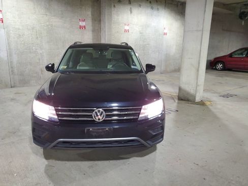 Used 2020 Volkswagen Tiguan SE w/ Panoramic Sunroof Package image 2