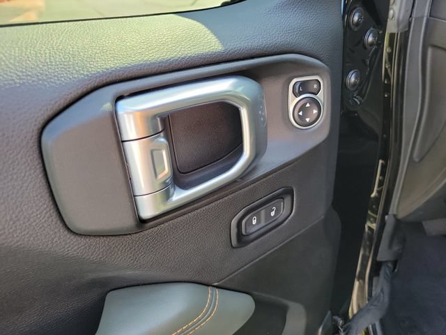 Used 2025 Jeep Gladiator Mojave AWD/4WD image 23