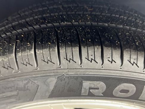 Used 2016 Toyota Prius V Five image 18