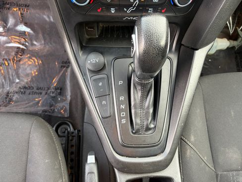 Used 2018 Ford Focus SE w/ SE Appearance Package FWD image 13