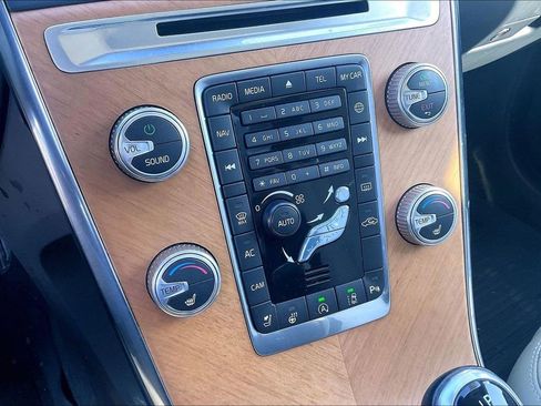 Used 2017 Volvo XC60 T5 Inscription w/ Advanced Package image 17