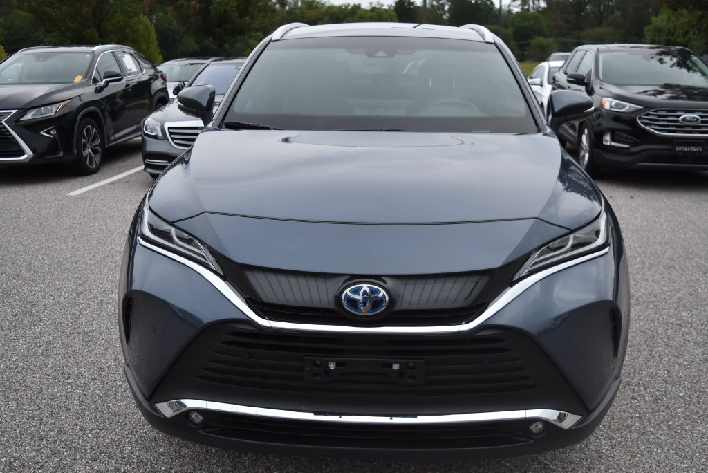 Used 2024 Toyota Venza XLE AWD/4WD image 3