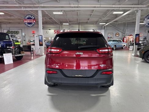 Used 2017 Jeep Cherokee Latitude w/ Comfort/Convenience Group image 4