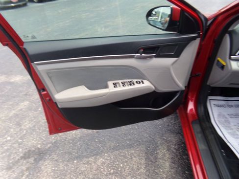 Used 2017 Hyundai Elantra SE FWD image 12