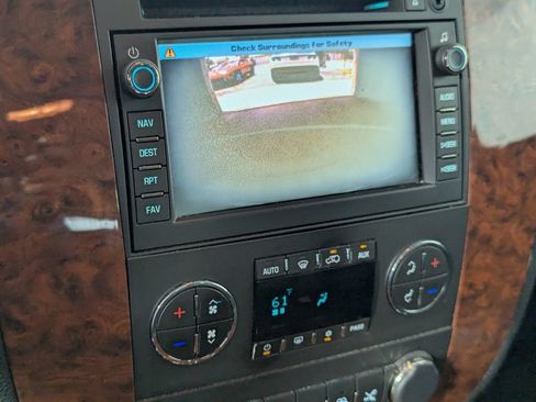 Used 2008 Chevrolet Tahoe LTZ w/ LTZ Preferred Equipment Group RWD image 21