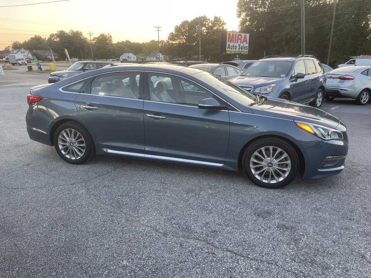 Used 2015 Hyundai Sonata Limited w/ Option Group 06 FWD image 6