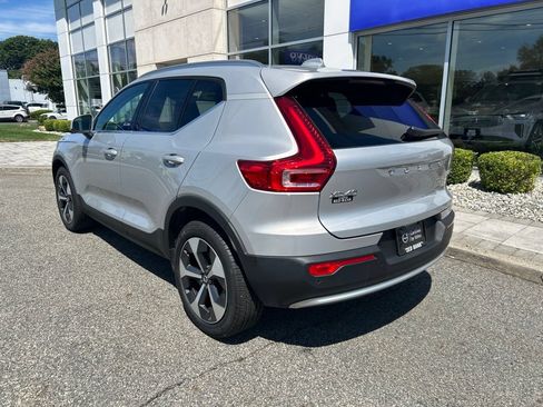 Used 2025 Volvo XC40 B5 Plus AWD/4WD image 3