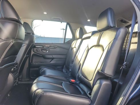 Used 2025 Honda Pilot EX-L image 10