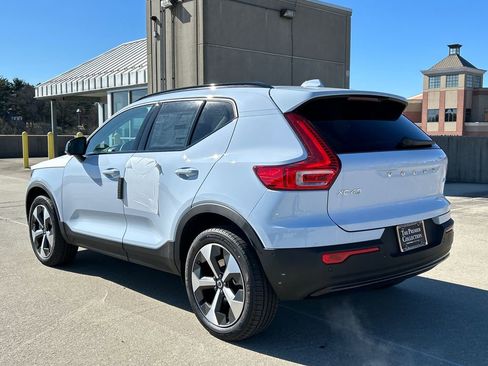 New 2026 Volvo XC40 B5 Plus w/ Climate Package AWD/4WD image 4