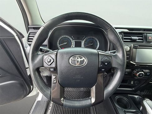 Used 2018 Toyota 4Runner TRD Off-Road Premium image 31