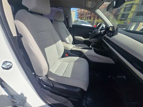 Used 2023 Honda HR-V LX image 11