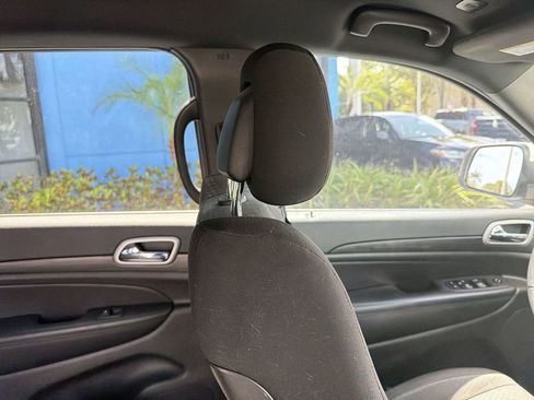 Used 2021 Jeep Grand Cherokee Laredo image 16