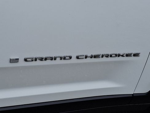 New 2025 Jeep Grand Cherokee Laredo X w/ Luxury Tech Group I image 14