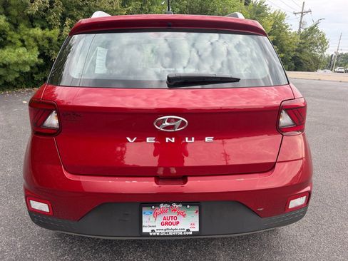 Used 2024 Hyundai Venue Limited FWD image 13