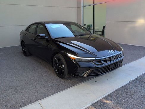 New 2026 Hyundai Elantra SEL Sport image 4