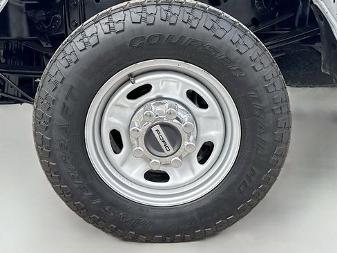Used 2022 Ford F250 XL w/ Power Equipment Group AWD/4WD image 31