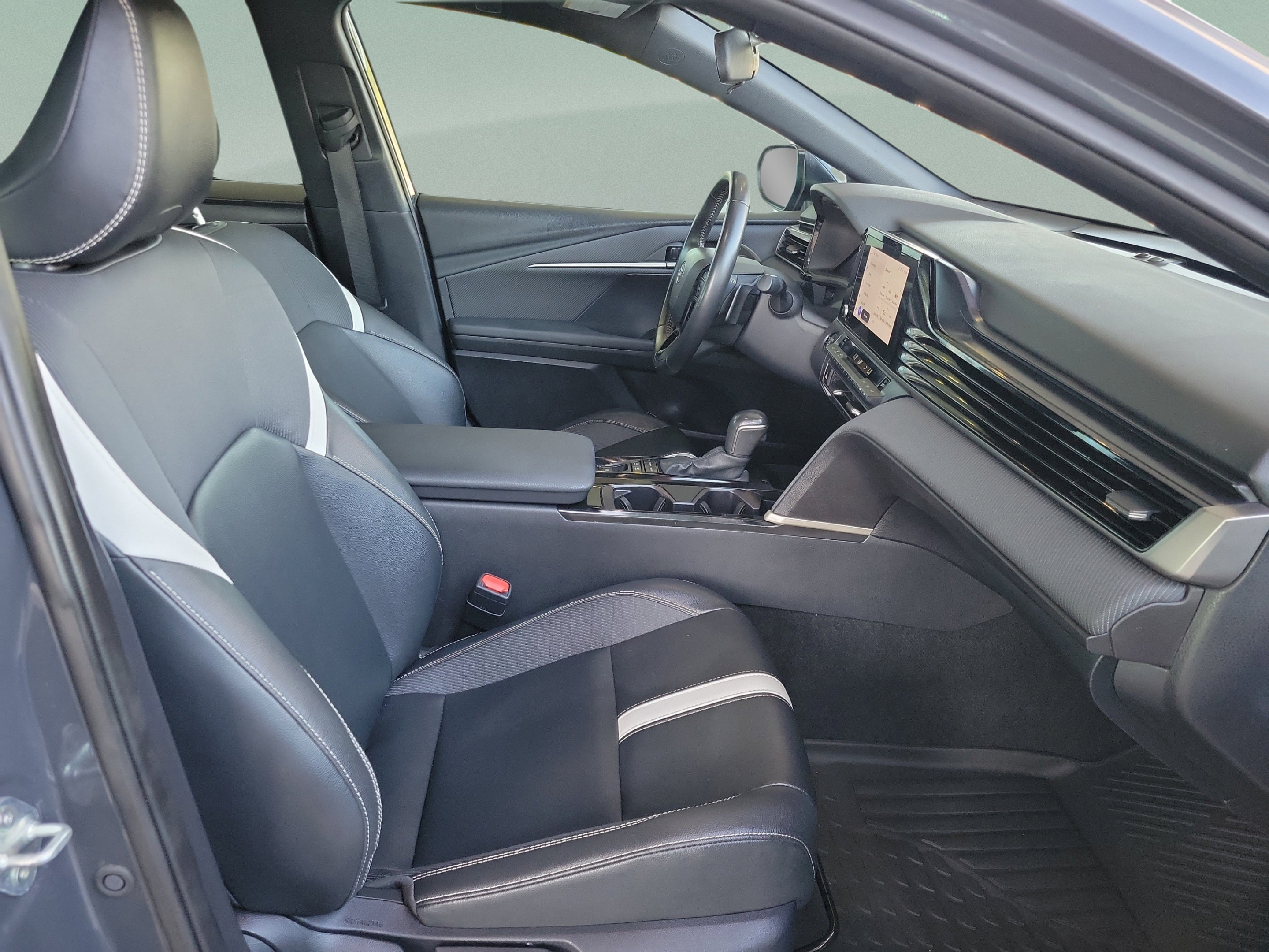 Used 2025 Toyota Camry SE FWD image 30