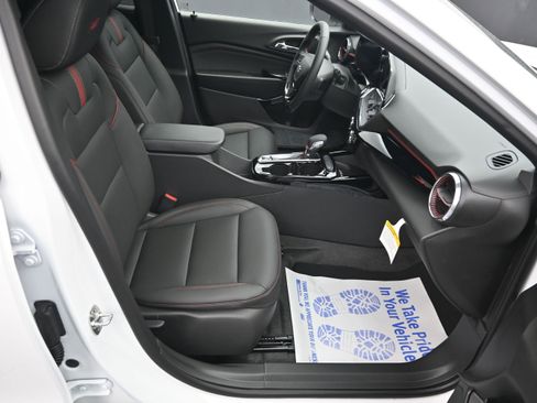New 2026 Chevrolet Trax RS w/ Sunroof Package FWD image 29