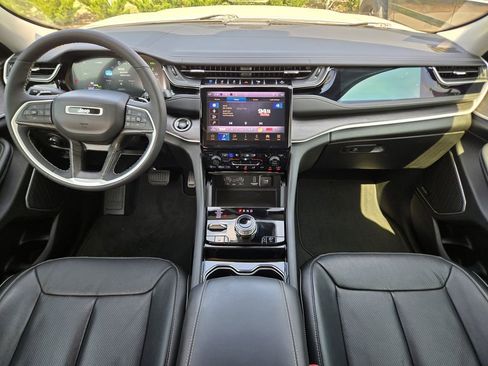 Used 2022 Jeep Grand Cherokee Limited 4xe w/ Luxury Tech Group II AWD/4WD image 16