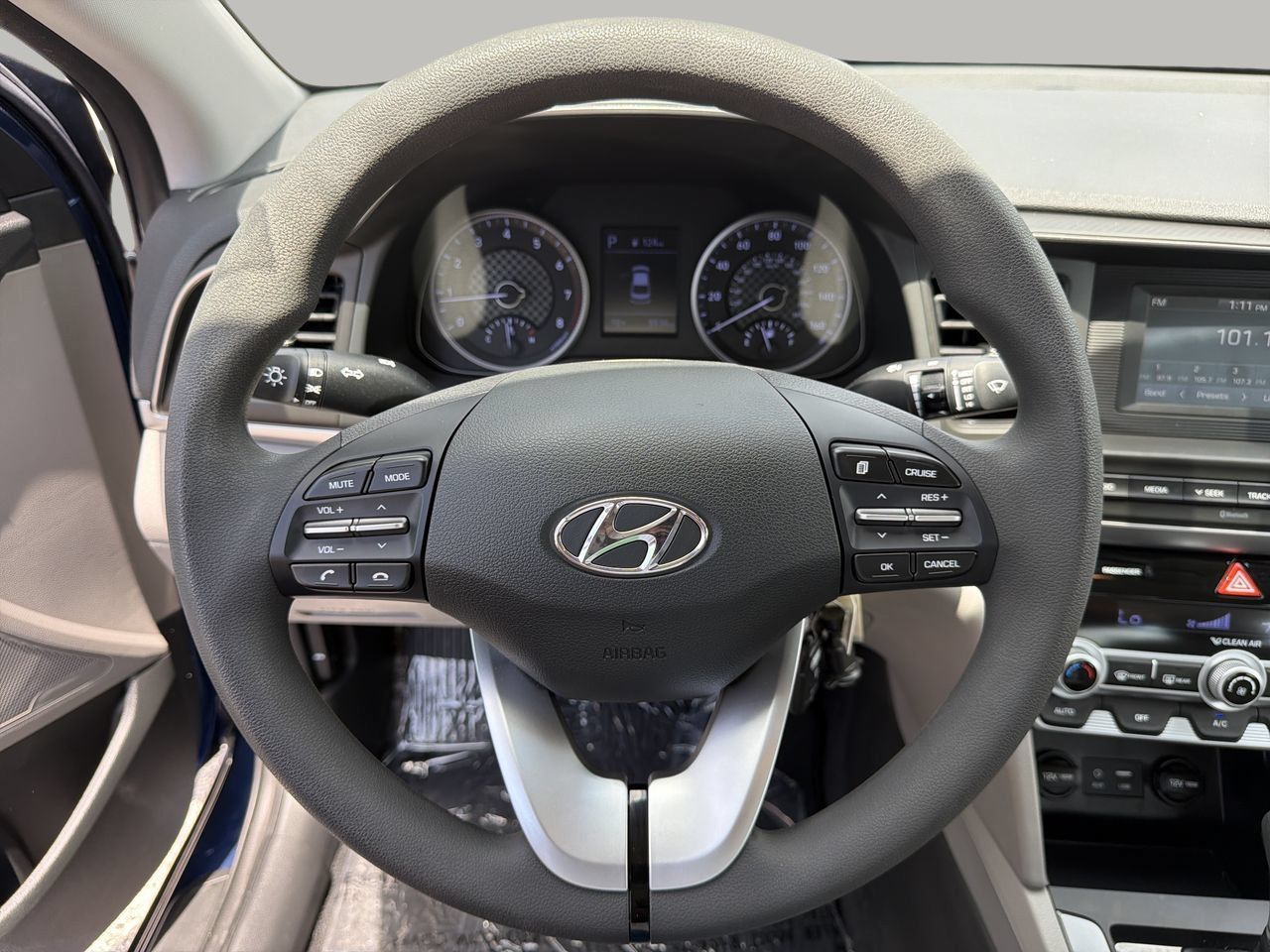 Used 2020 Hyundai Elantra SE FWD image 27