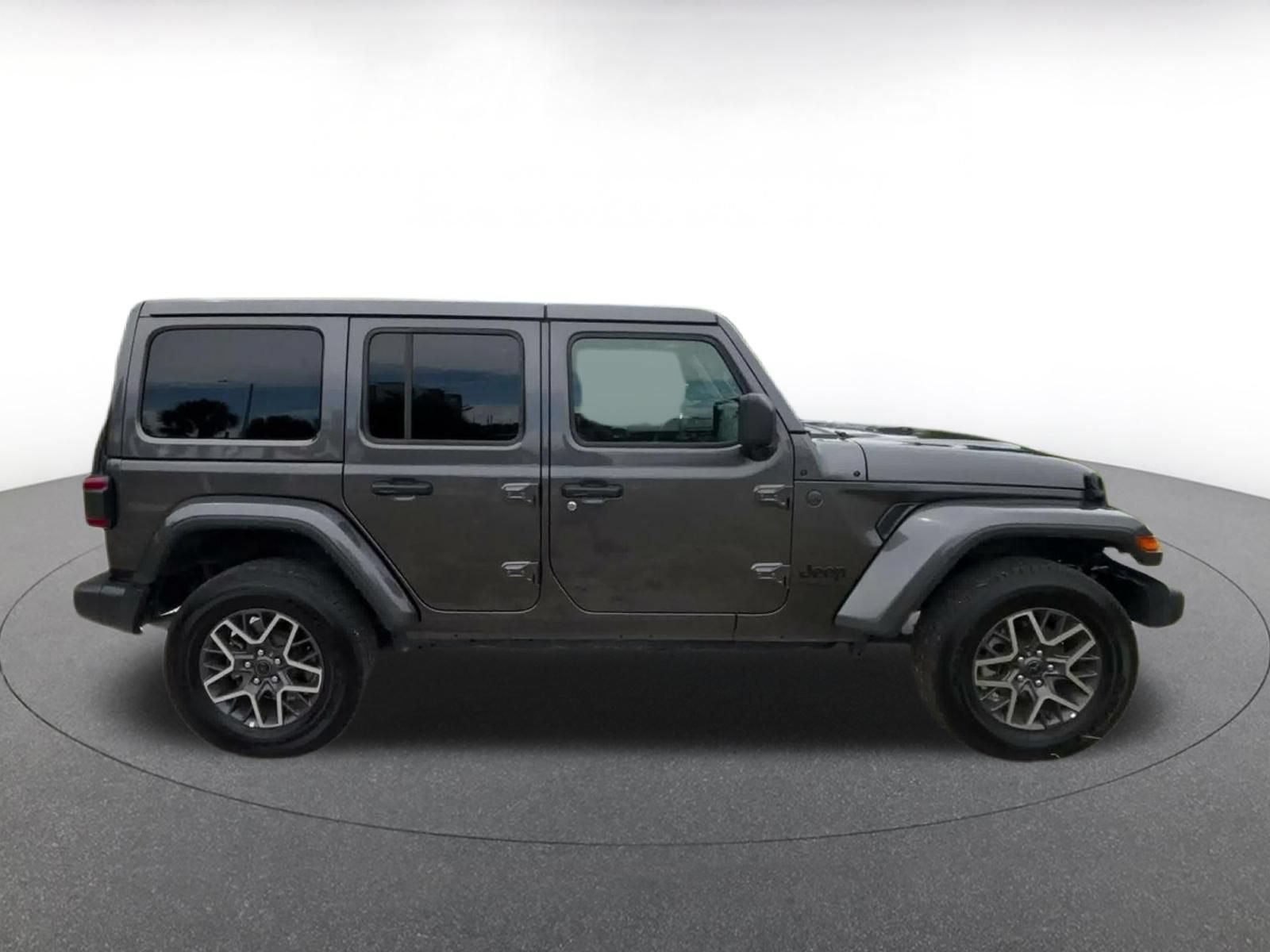 Used 2025 Jeep Wrangler Unlimited Sahara AWD/4WD image 15