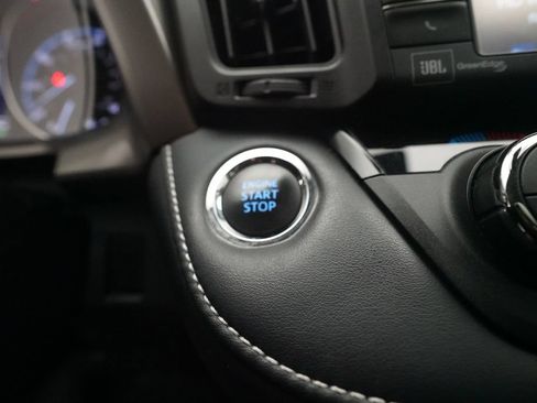 Used 2018 Toyota RAV4 Limited w/ Advanced Technology Package AWD/4WD image 31