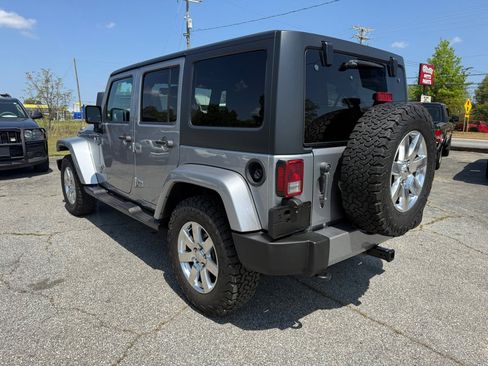 Used 2017 Jeep Wrangler Unlimited Sahara w/ Dual Top Group image 5