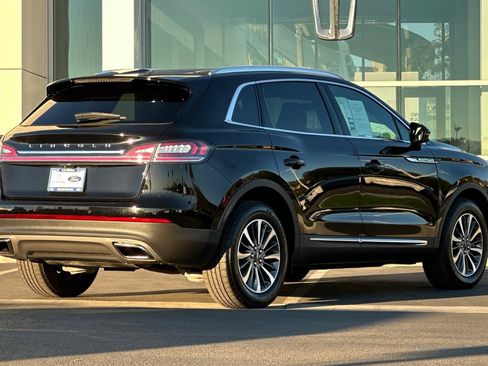 Used 2023 Lincoln Nautilus Reserve w/ Luxury Package image 3