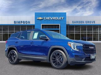 Used 2022 GMC Terrain SLE w/ Driver Convenience Package image 1