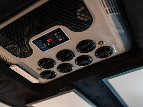 Used 2024 Mercedes-Benz Sprinter 2500 image 44