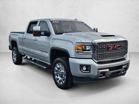 Used 2019 GMC Sierra 2500 Denali w/ Duramax Plus Package image 3