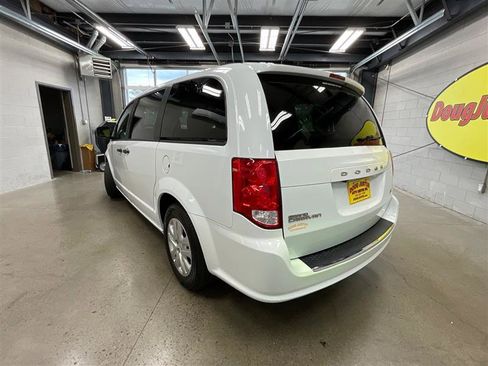 Used 2019 Dodge Grand Caravan SE FWD image 3