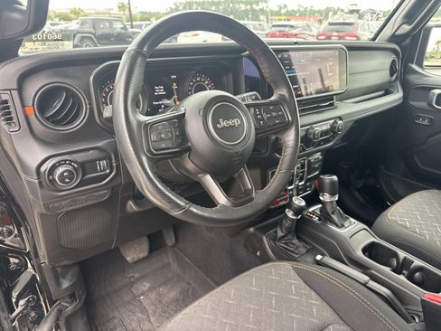 Used 2024 Jeep Gladiator Mojave w/ Convenience Group AWD/4WD image 16